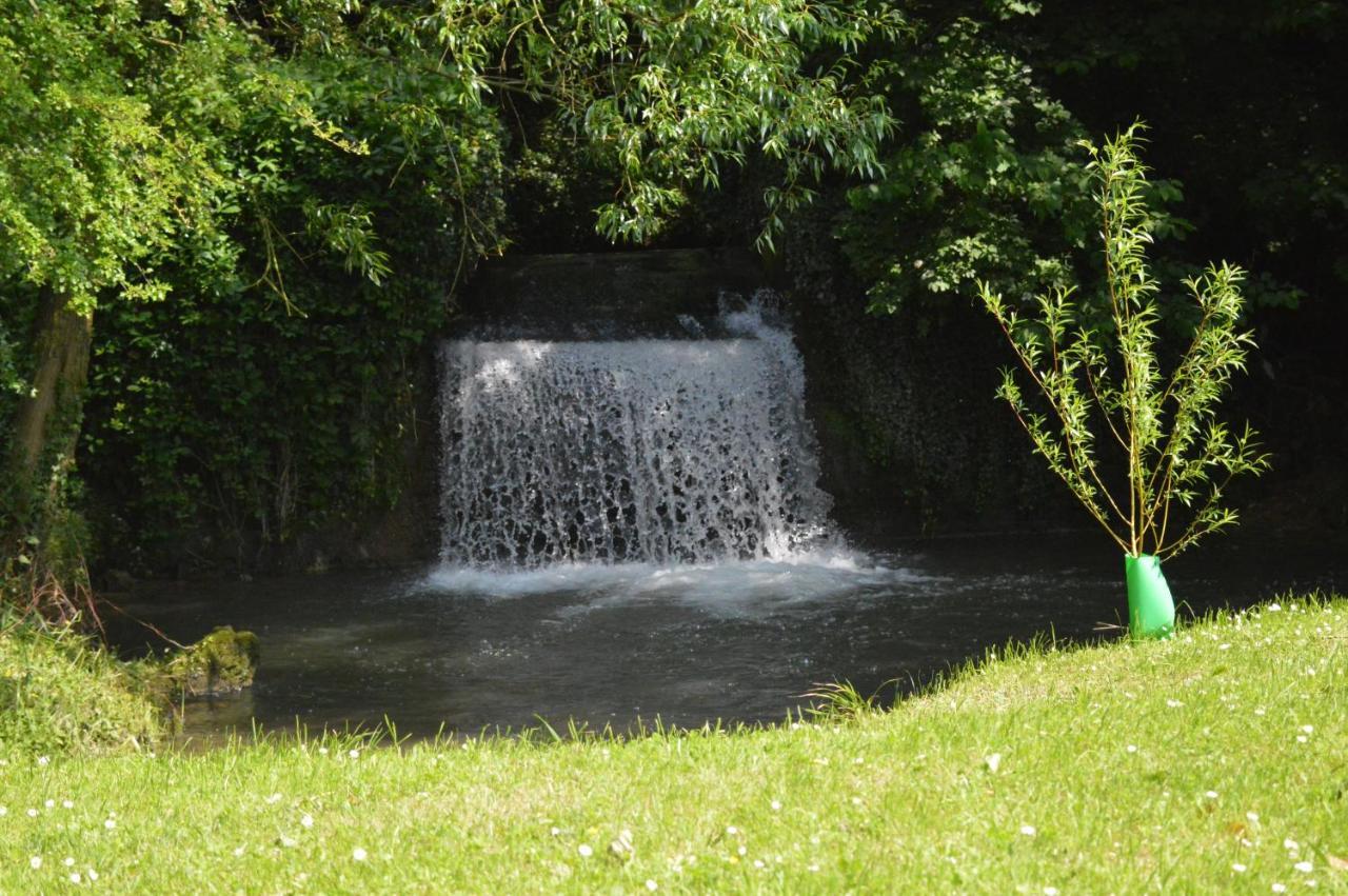 Les Gites Insolites De La Cascade Lespesses 외부 사진